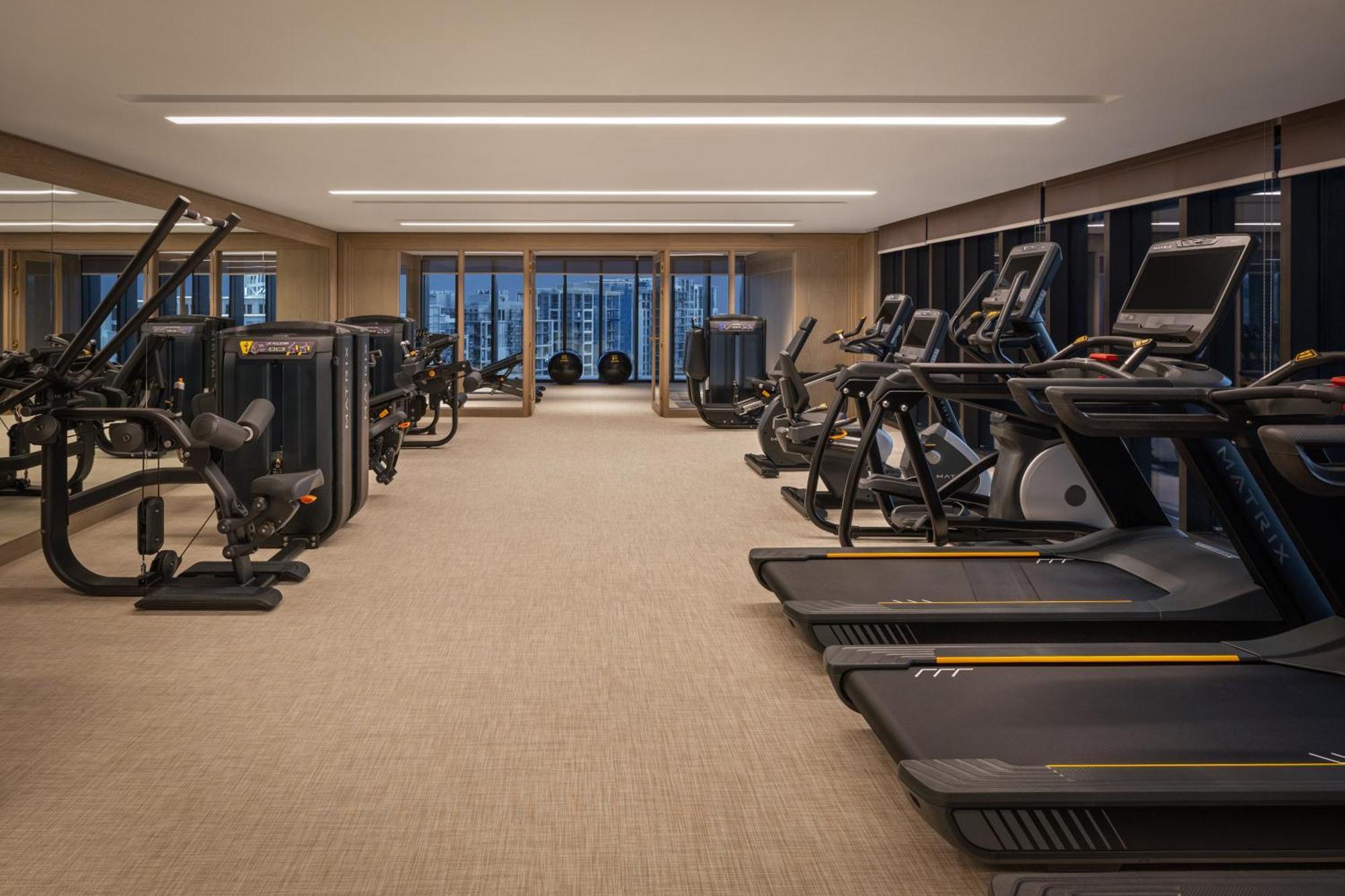 Palace Dubai Creek Harbour Exterior foto The gym at The Hari