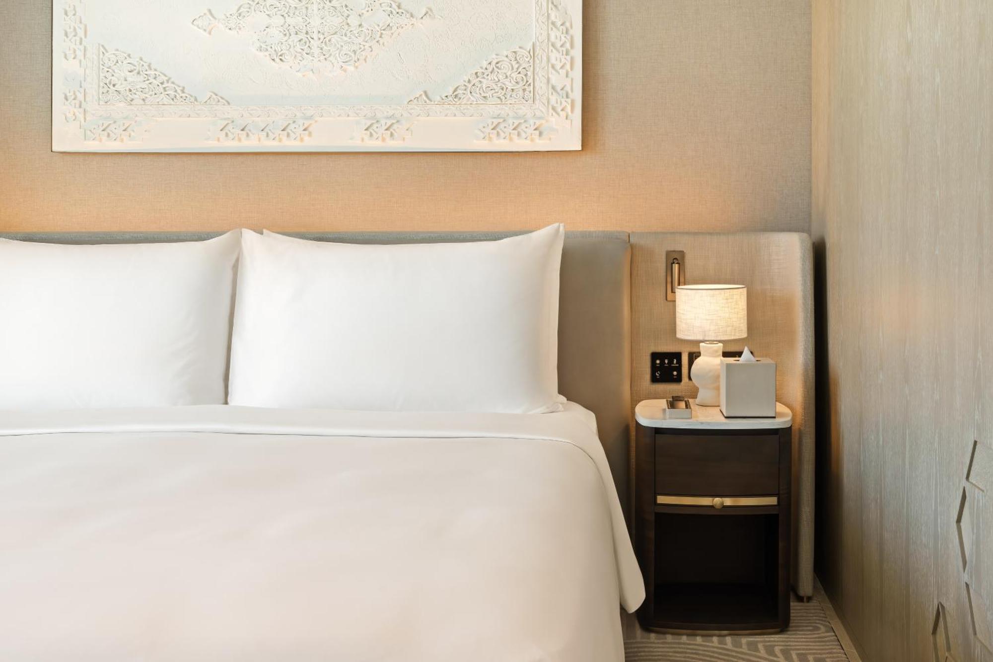 Palace Dubai Creek Harbour Exterior foto A bedside table
