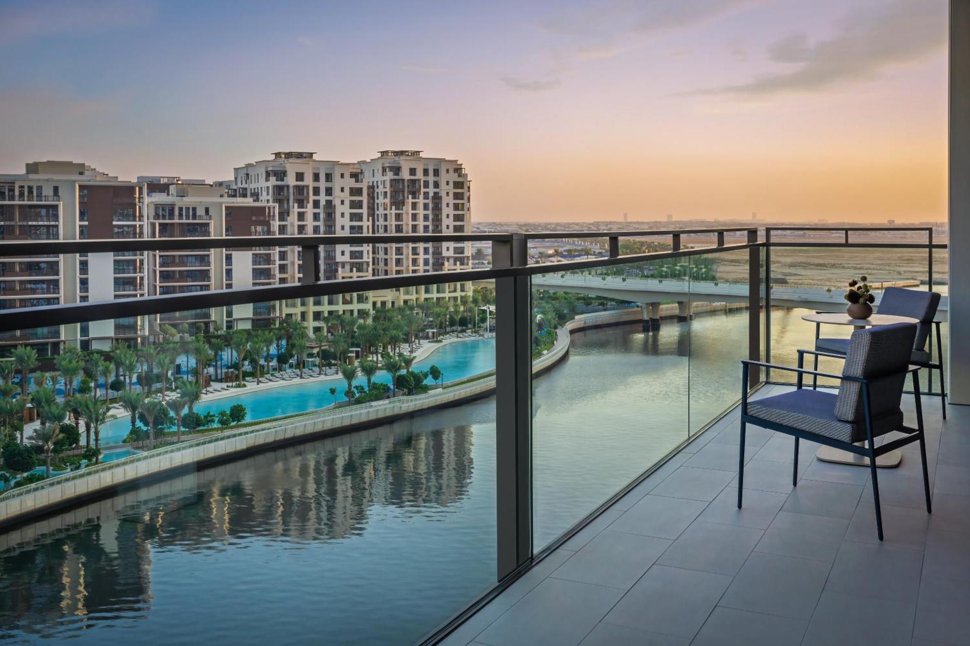 Palace Dubai Creek Harbour Exterior foto View of the canal from a balcony